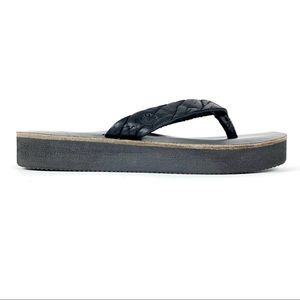 Ulu Black Full-Grain Leather Platform Flip Flop Sandals – Size 6